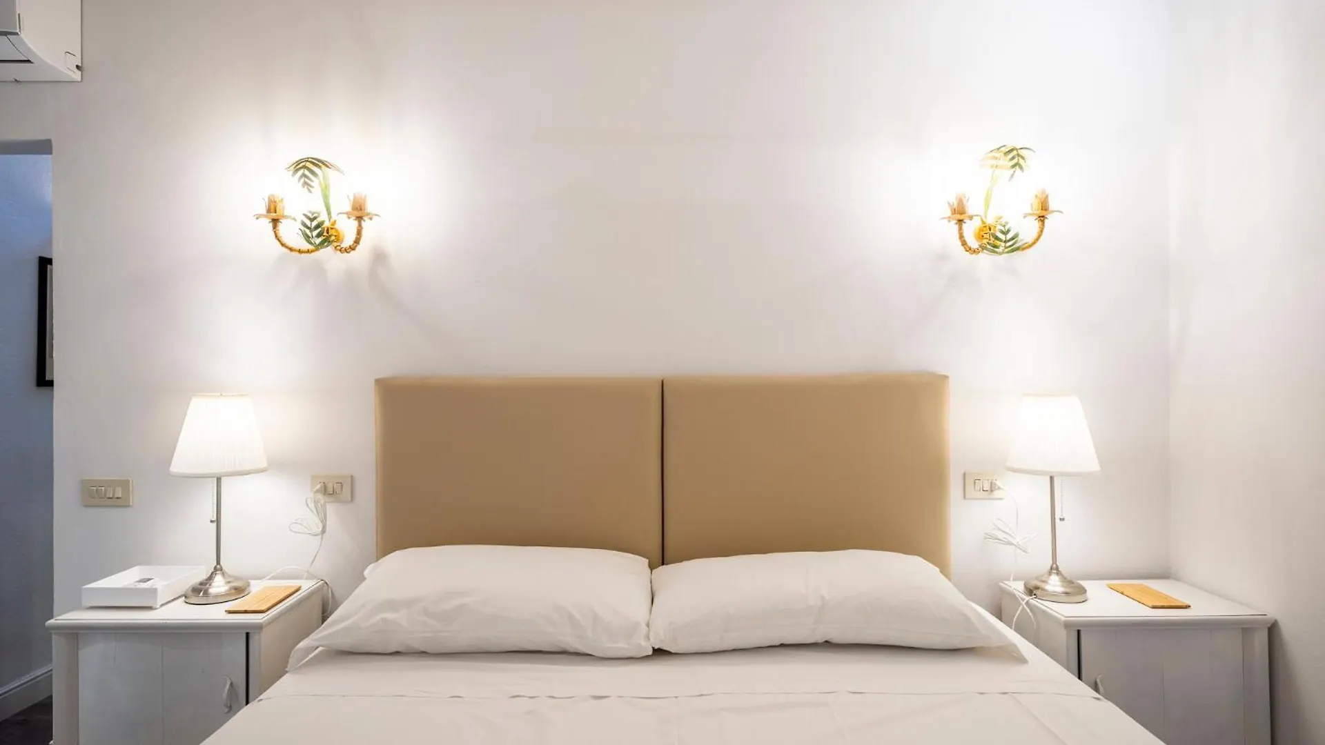 Контакты The Luxor Suites - Capponi